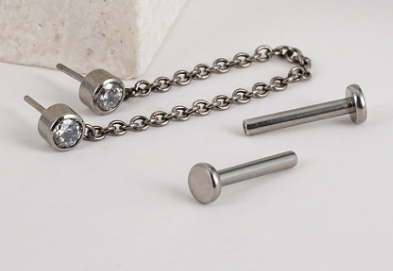 Titanium Threadless Double Helix CZ Bezel with Single Chain Drape Labret